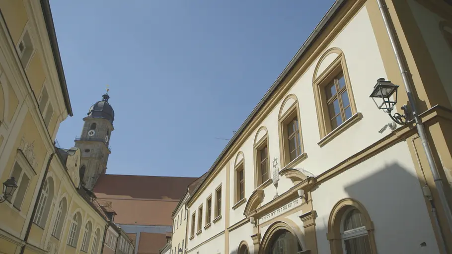 Die wundersame Rettung einer Tora: Jüdisches Leben in Amberg und Sulzbach-Rosenberg die wundersame rettung einer tora: jüdisches leben in amberg und sulzbach-rosenberg