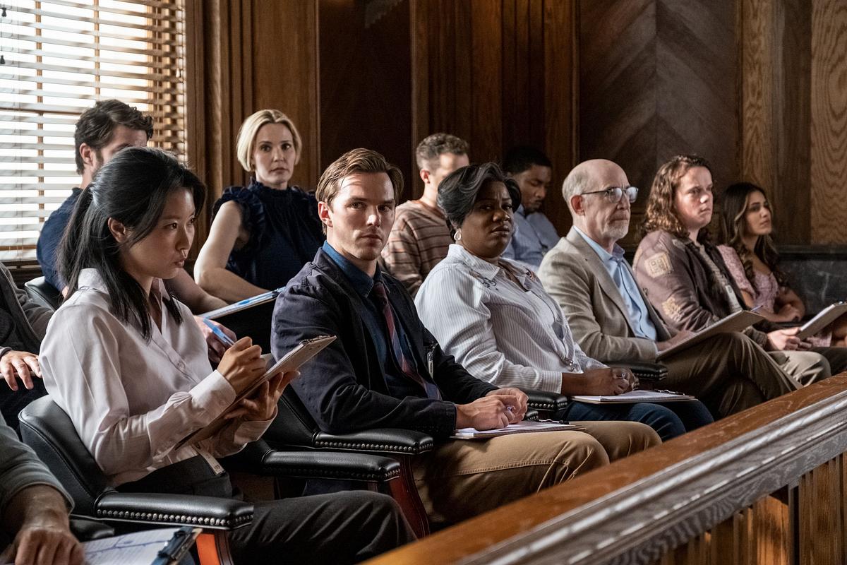 Nicholas Hoult in „Juror #2“: Als Geschworener kämpft er mit einem moralischen Dilemma – jetzt im Stream bei WOW Nicholas Hoult als Justin Kemp in Clint Eastwoods „Juror #2“, allein im Gerichtssaal – jetzt bei WOW und Sky Go im Stream.