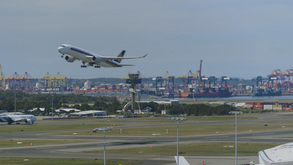inside sydney airport: alltag am mega-flughafen