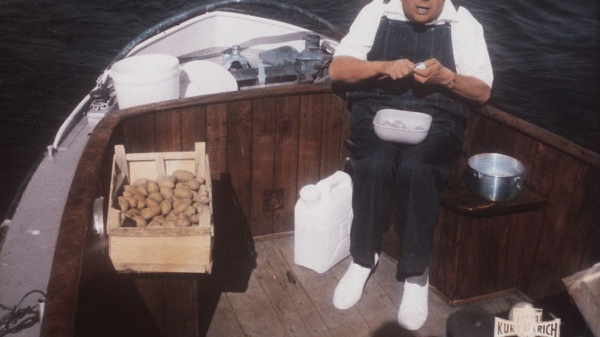 drei mann in einem boot