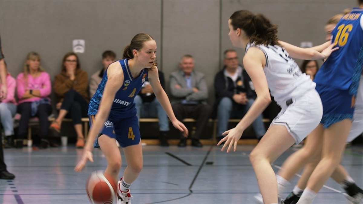 Dunking Girls dunking girls