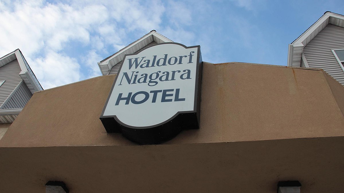 hotel impossible