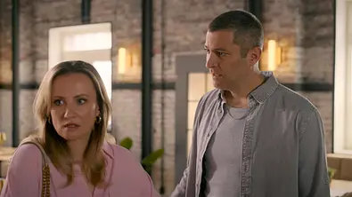Dragan versucht mit Isabelle zu reden, doch die dreht sich weg. - Foto: RTL Dragan versucht mit Isabelle zu reden, doch die dreht sich weg. - Foto: RTL