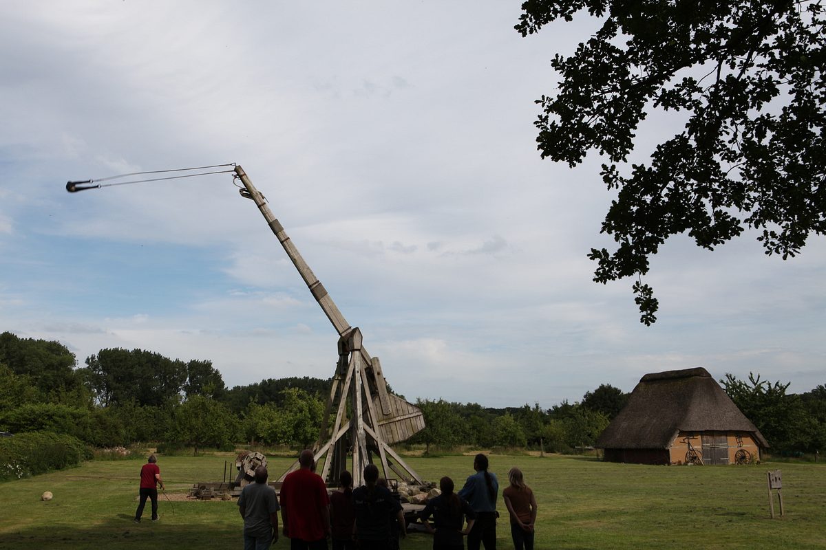 Von der Keule zur Rakete - Die Geschichte der Gewalt von der keule zur rakete - die geschichte der gewalt