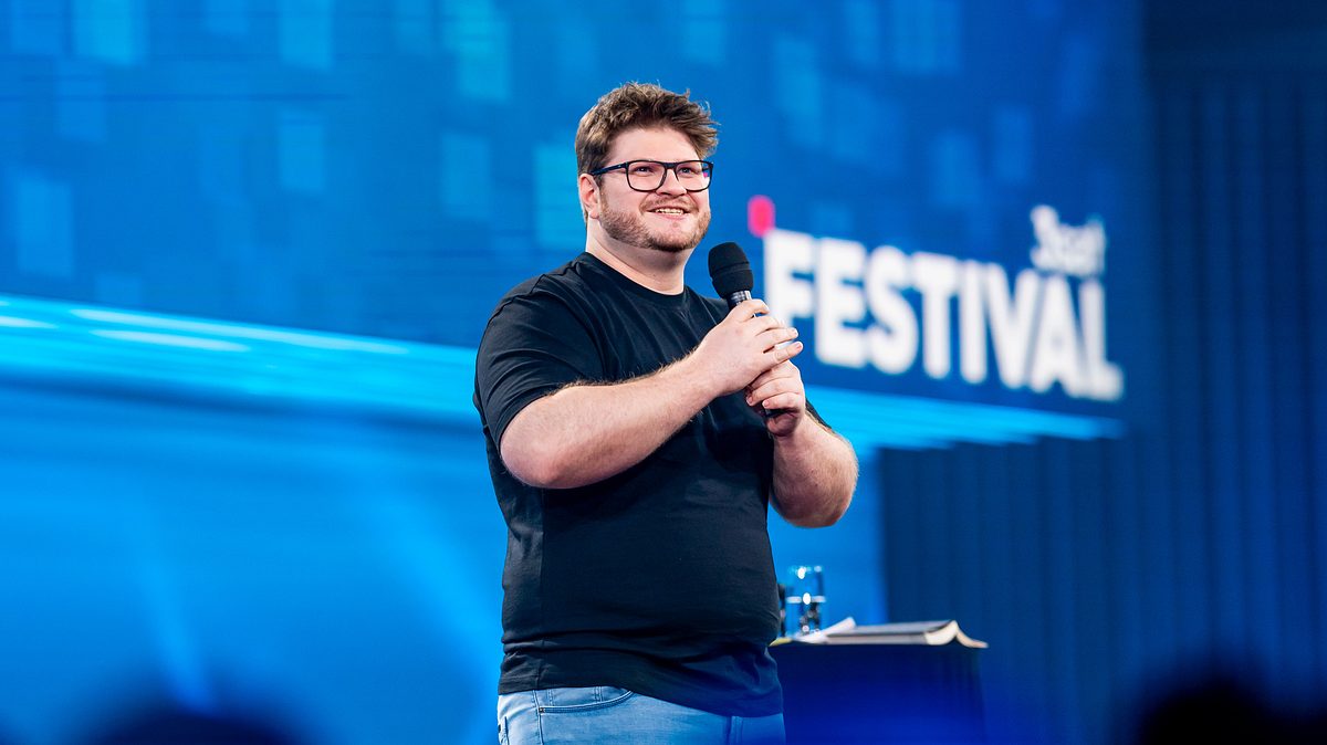 jan philipp zymny: quantenheilung durch stand-up-comedy