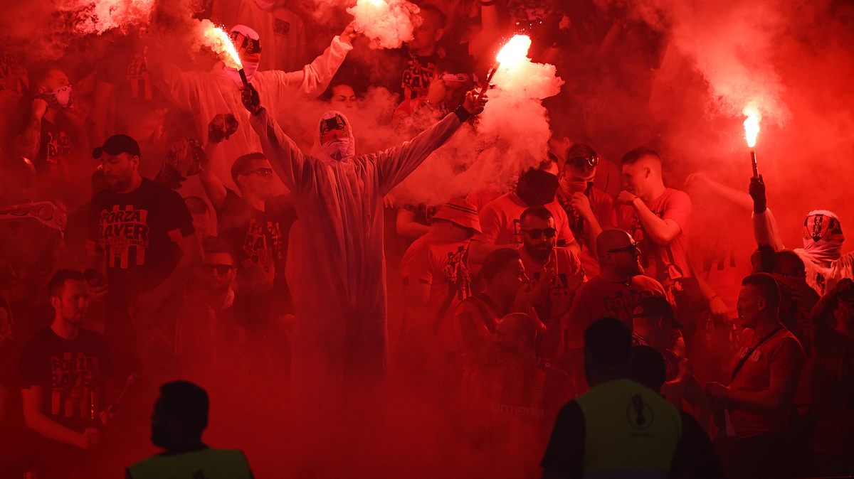 inside fankurve - fans, ultras, hooligans