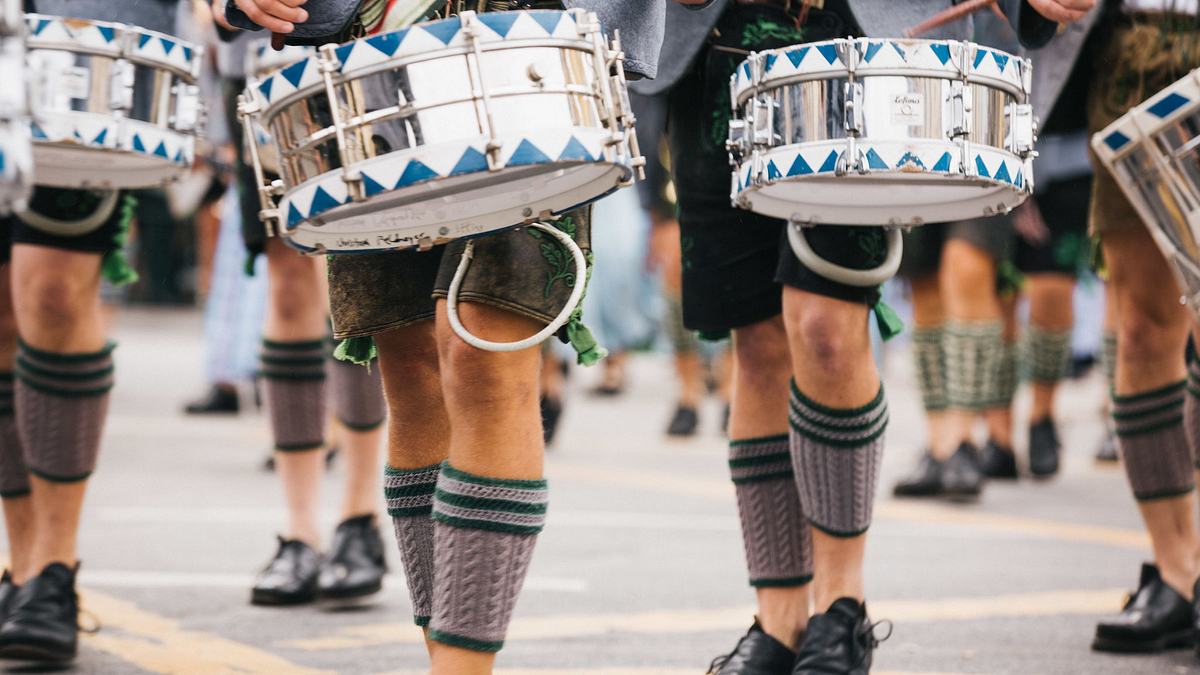 oktoberfest: trachten- und schützenzug 2025