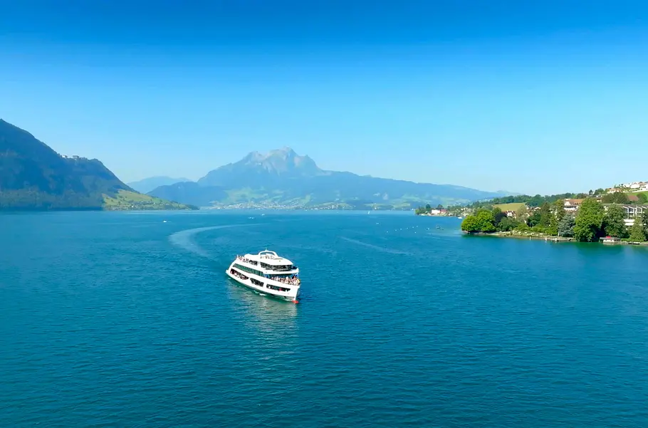 Der Vierwaldstättersee - Blaues Juwel der Schweiz