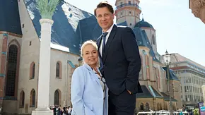 Eva Schatz (ChrisTine Urspruch, li.) und Hanno Bertram (Wolfram Grandezka) - Foto: ARD Degeto Film/Walter Wehner Eva Schatz (ChrisTine Urspruch, li.) und Hanno Bertram (Wolfram Grandezka) - Foto: ARD Degeto Film/Walter Wehner