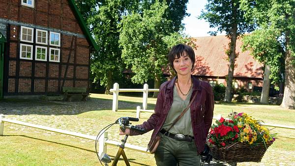 „Rote Rosen“-Vorschau: Bei Merle und Gunter funkt es wieder heftig! - Foto: ARD/Nicole Manthey