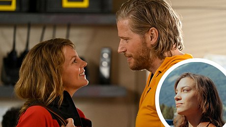 Die Bergretter: Katharina schaut Markus freudestrahlend an, er wirkt nachdenklich - Foto: ZDF und Sabine Finger