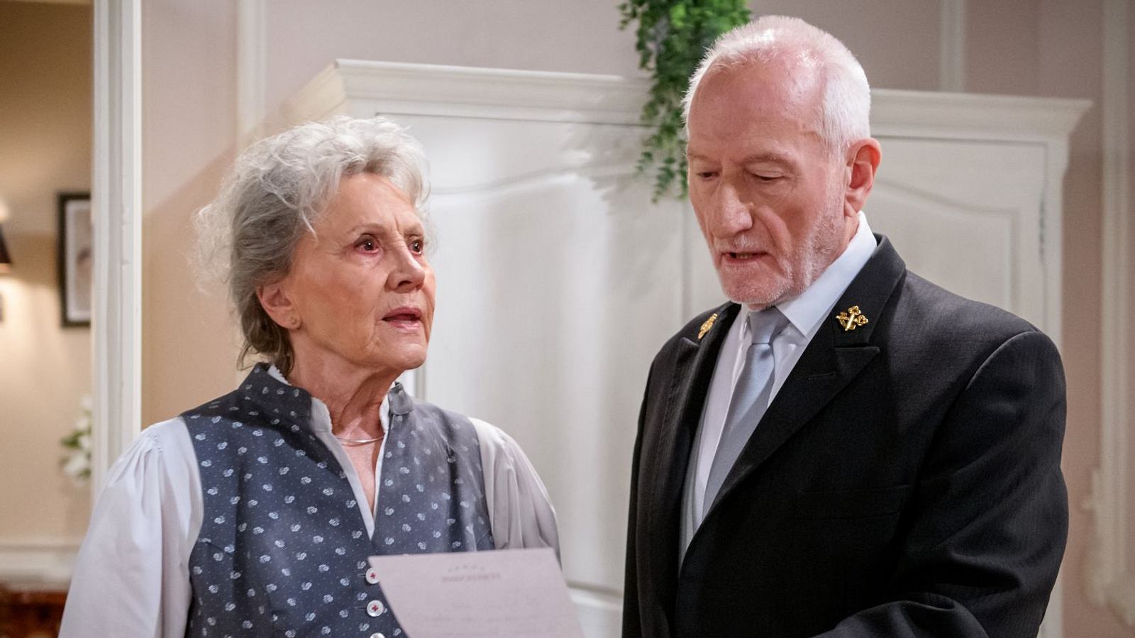 Sturm der Liebe“: Furchtbare Neuigkeit für Alfons und Hildegard!