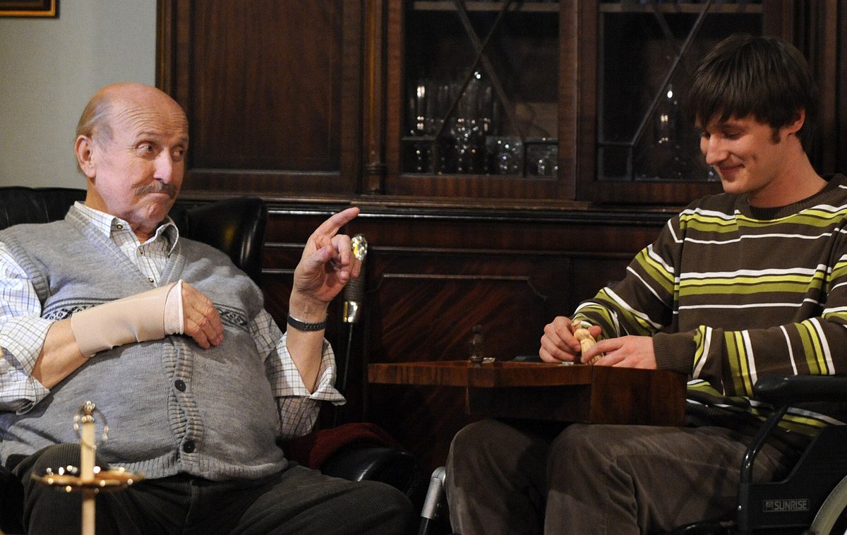 Franz Kirchleitner (Anton Pointecker) und Ludwig Brunner (Martin Wenzl) in Dahoam is Dahoam