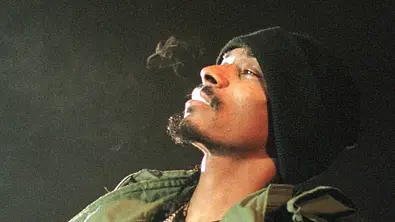 Sogar bei Konzerten rauchte Snoop Dogg - jetzt will er das Kiffen aufgeben - Foto: IMAGO / POP-EYE