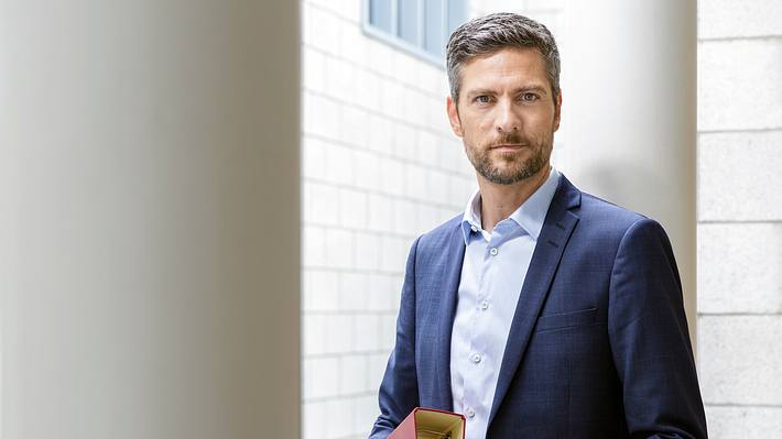 Ingo Zamperoni plötzlich nicht mehr in „Tagesthemen“: Das ist der Grund - Foto: NDR/Christian Spielmann