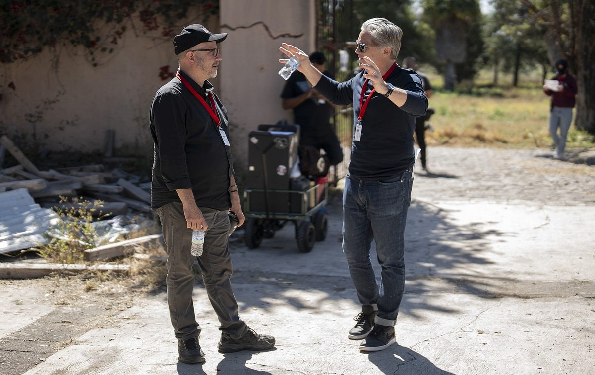 Anthony Stapley und Kevin Greutert am Set von Saw X