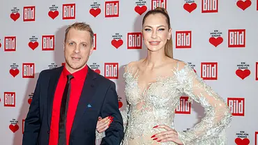 Oliver Pocher und Sandy Meyer-Wölden auf der Spendengala Ein Herz für Kinder - Foto: IMAGO / Eventpress Oliver Pocher und Sandy Meyer-Wölden auf der Spendengala Ein Herz für Kinder - Foto: IMAGO / Eventpress