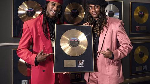 „Girl You Know Its True“: Milli, Vanilli und Matthias Schweighöfer | Kritik - Foto: LEONINE Studios