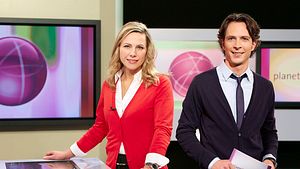 WDR Planet Wissen mit den Moderator*innen Andrea Grießmann und Jo Hiller. - Foto: WDR | Claus Langer