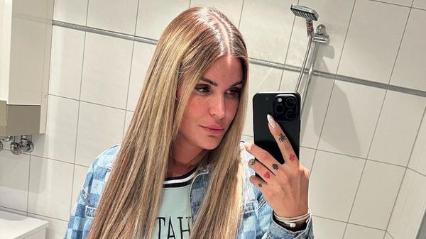 Gloria Glumac steht im Badezimmer und macht ein Spiegel-Selfie. Jetzt meldet sie sich nach den mutmaßlichen Vorwürfen von Kim Virginia an ihren Ex zu Wort.  - Foto: Instagram/gloria.glumac