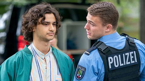 Blutige Anfänger: Charlotte reißt Bruno und Philipp auseinander - Foto: ZDF und Oliver Feist