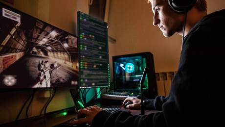 Bester Gaming-Monitor - Foto: iStock/CasarsaGuru