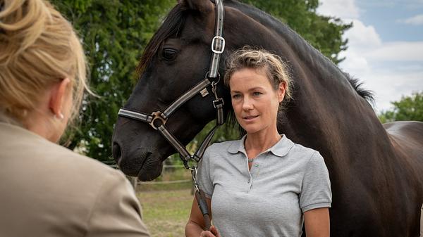 Notruf Hafenkante: Rhea Harder Vennewald in Blutige Anfänger - Foto: ZDF / Conny Klein