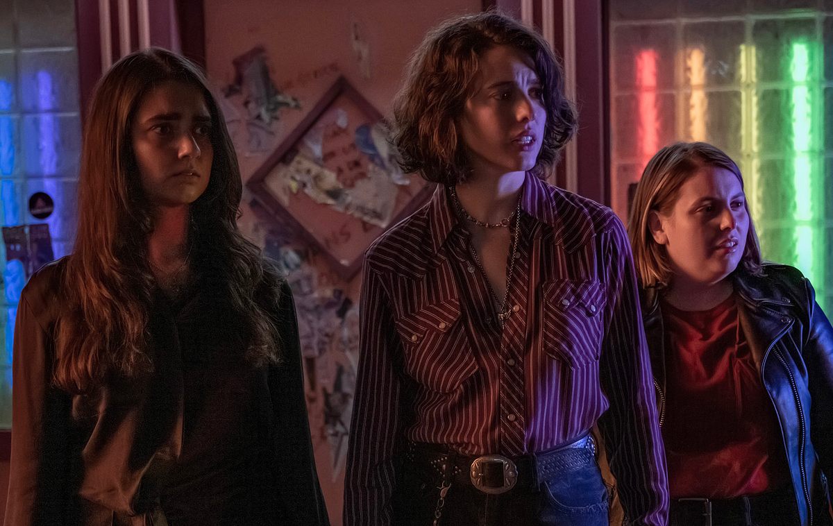 Drive-Away Dolls: Geraldine Viswanathan als Marian, Margaret Qualley als Jamie und Beanie Feldstein als Sukie
