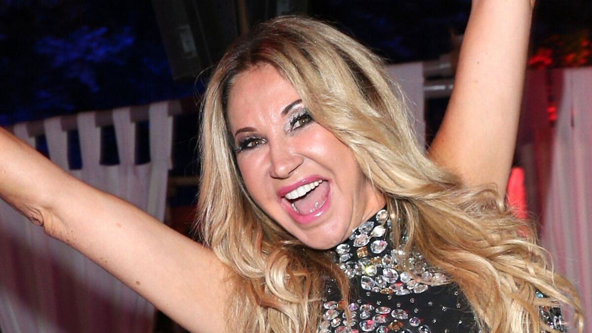 Carmen Geiss: Sie posiert mit Tanga- und das im Restaurant!