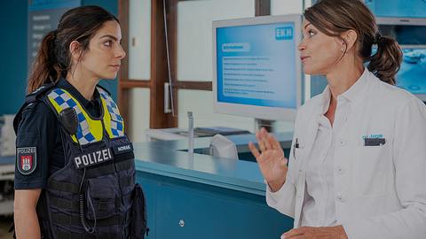 Notruf Hafenkante: Lilli Hollunder und Gerit Kling - Foto: ZDF / Boris Laewen
