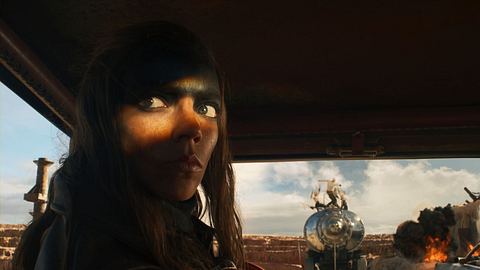 „Furiosa: A Mad Max Saga“: So geriet die Kämpferin an Immortan Joe - Foto: Warner Bros. Pictures