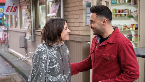 „Unter Uns“: So läuft das Wiedersehen von Charlotte und Easy - Foto: RTL / Stefan Behrens