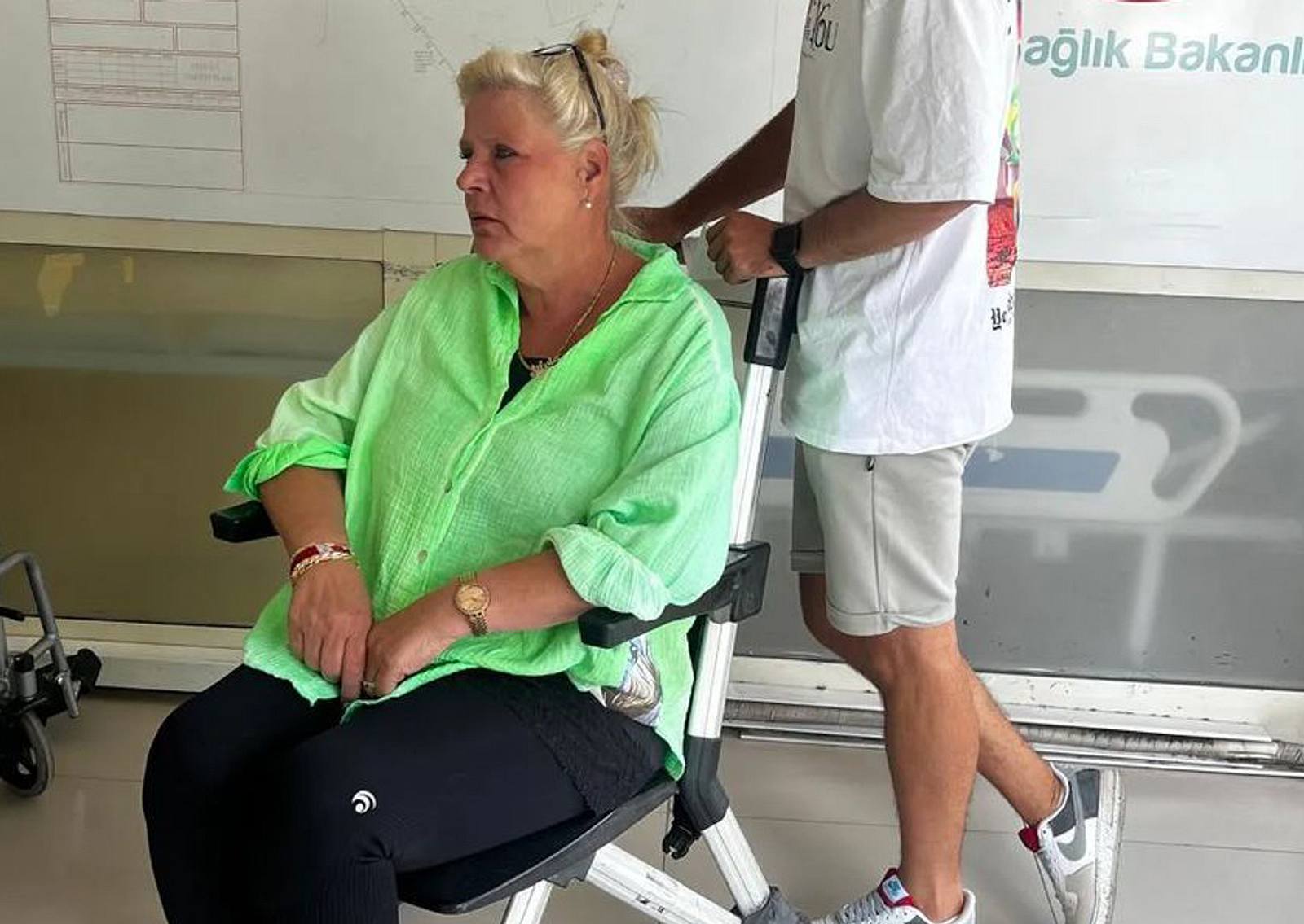 Silvia Wollny: Schock-Foto aus Krankenhaus zeigt sie im Rollstuhl