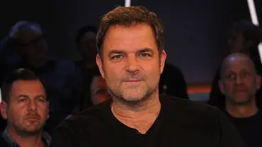 Martin Rütter im schwarzen T-Shirt - Foto: IMAGO / Eibner Martin Rütter im schwarzen T-Shirt - Foto: IMAGO / Eibner