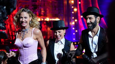 Lets Dance: Lulu Lewe, Massimo Sinató und Patricija Ionel - Foto: RTL / Stefan Gregorowius