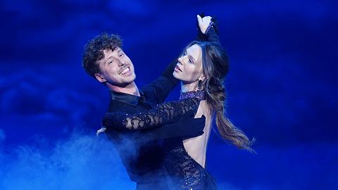 Lets Dance: Ann-Kathrin Bendixen und Valentin Lusin, Slowfox - Foto: RTL / Stefan Gregorowius