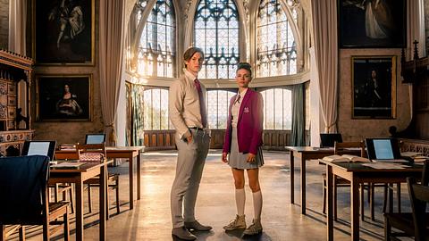 Szene aus Maxton Hall mit Damian Hardung und Harriet Herbig-Matten - Foto: © Prime Video / Stephan Rabold