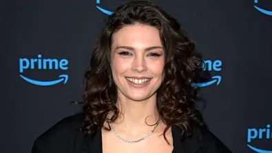 Harriet Herbig-Matten spielt Ruby Bell in maxton hall - Foto: IMAGO / Future Image