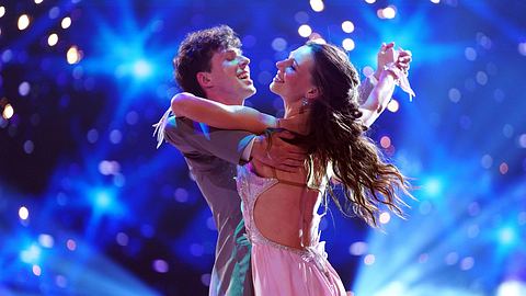 Lets Dance: Ann-Kathrin Bendixen und Valentin Lusin, Halbfinale - Foto: RTL / Stefan Gregorowius