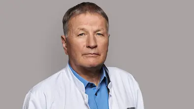 In aller Freundschaft | Thomas Rühmann: Diese Bedingung knüpft er an seinen Verbleib! - Foto: MDR/Saxonia Media/Rudolf Wernick
