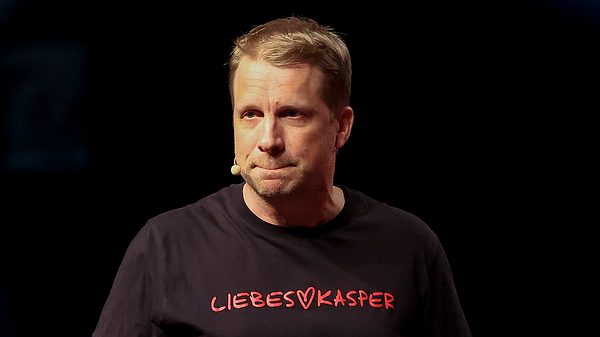 Oliver Pocher bringt Frau aus Publikum zum Weinen - Foto: IMAGO / Steinbrenner