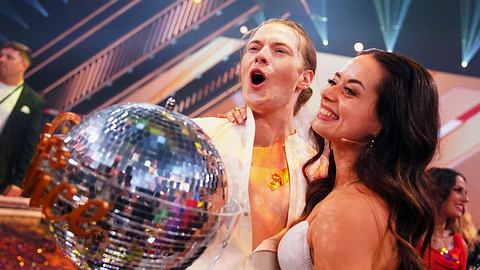 Lets Dance: Sieger Gabriel Kelly - Foto: RTL / Stefan Gregorowius