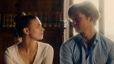 Szene aus Maxton Hall mit Harriet Herbig-Matten und Damian Hardung. - Foto: Amazon Prime Video Szene aus Maxton Hall mit Harriet Herbig-Matten und Damian Hardung. - Foto: Amazon Prime Video