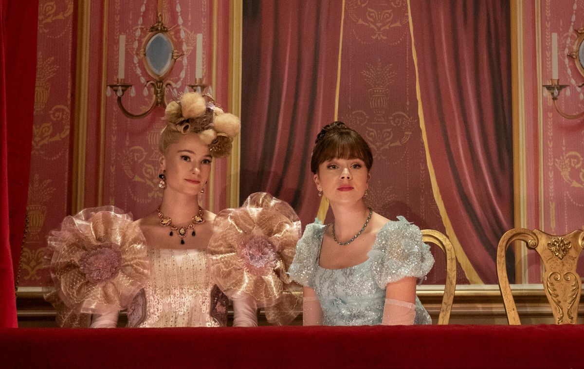 Bridgerton Staffel 3 Jessica Madsen as Cressida Cowper, Claudia Jessie as Eloise Bridgerto