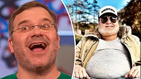 Foto-Collage: Links lacht Elton mit aufgerissenem Mund ins Bild, rechts sitzt Stefan Raab mit dickem Bauch, grauem Bart, Brille und Kappe - Foto: ZDF/Brainpool/Steffen Z. Wolff und Instagram/therealstefanraab