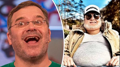 Foto-Collage: Links lacht Elton mit aufgerissenem Mund ins Bild, rechts sitzt Stefan Raab mit dickem Bauch, grauem Bart, Brille und Kappe - Foto: ZDF/Brainpool/Steffen Z. Wolff und Instagram/therealstefanraab