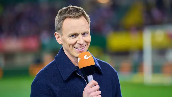 Jochen Breyer ist ZDF-Moderator. - Foto: IMAGO / ActionPictures Jochen Breyer ist ZDF-Moderator. - Foto: IMAGO / ActionPictures