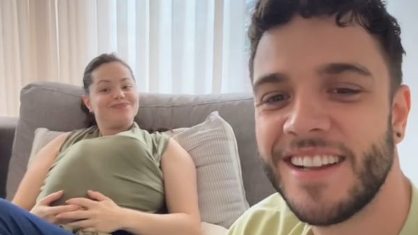 Christina und Luca Hänni mit ihrer Tochter.