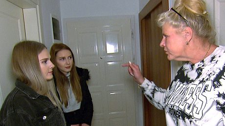 Silvia Wollny schimpft mit Loredana und Estefania Wollny - Foto: RTL2