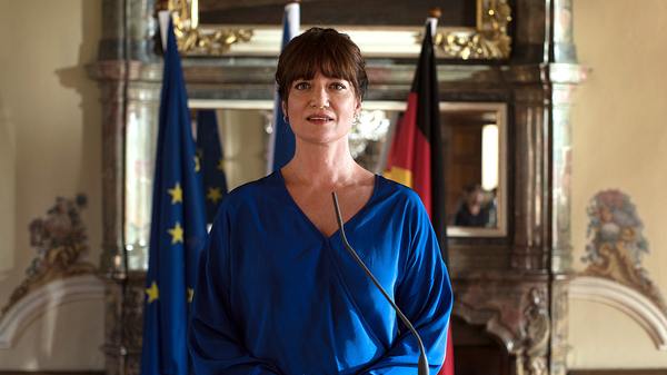 Die Diplomatin: Natalia Wörner als Karla Lorenz - Foto: ARD Degeto/Roland Suso Richte
